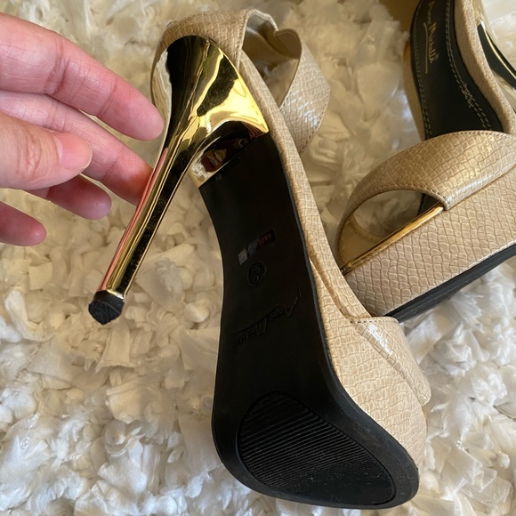 Beige and gold heels - Picture 5 of 9